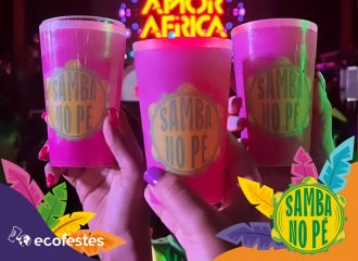 Els gots reutilitzables Ecofestes a Angola per la celebració de Samba No Pé