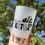 L'associació KAT6A crea els seus gots reutilitzables solidaris