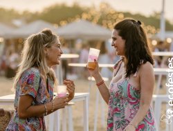 White Summer aplica l'ús de gots reutilitzables y 100% reciclables