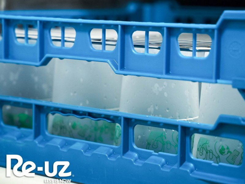 En Re-uz, la higienización de vasos y platos reutilizables se realiza en las propias instalaciones.