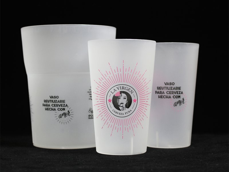 Una cerveza con vaso reutilizable, por favor